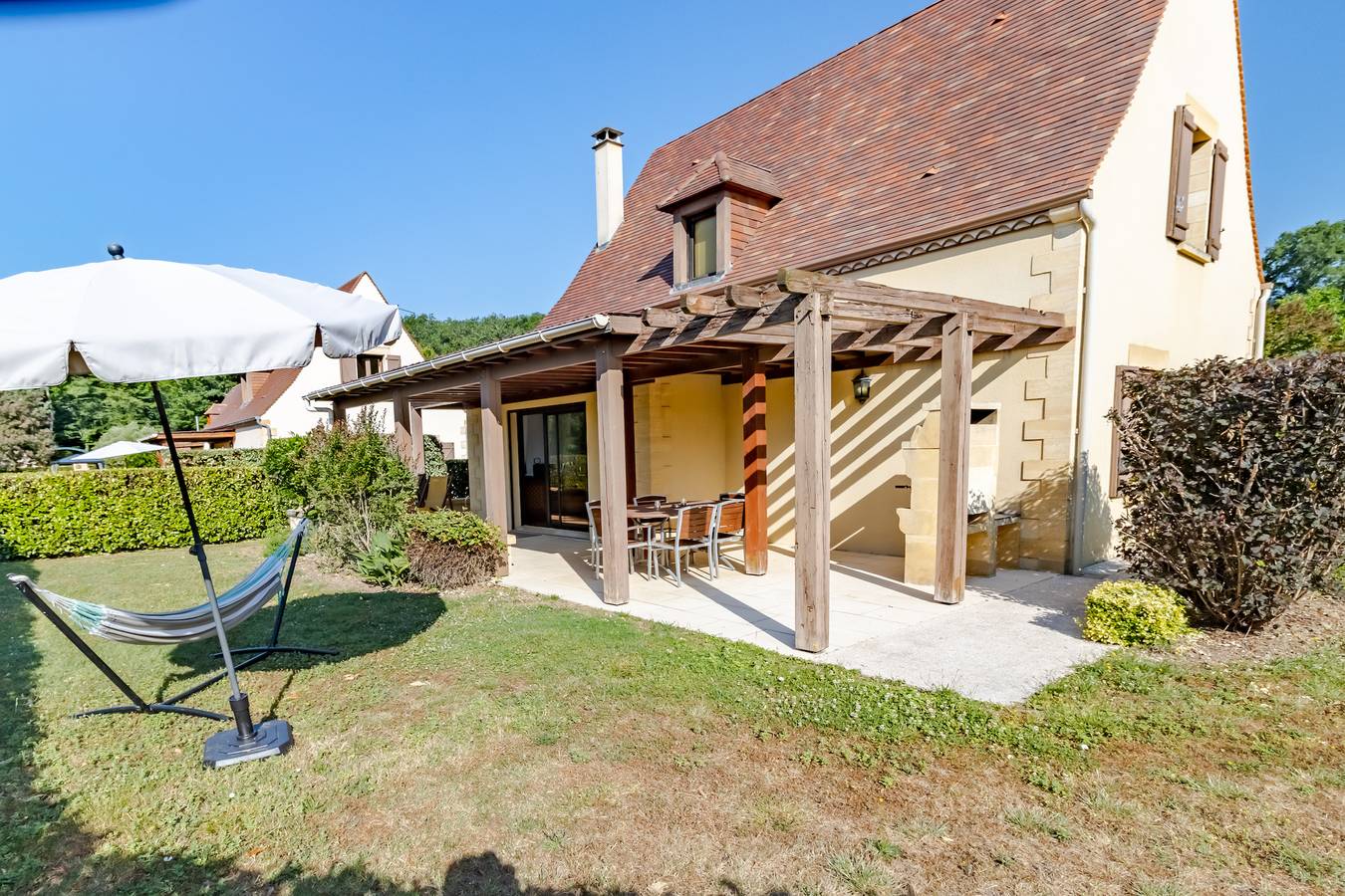 Maison de vacances 'Rose' avec piscine partagée, Wi-Fi et climatisation in Castelnaud-la-Chapelle, Périgord Noir