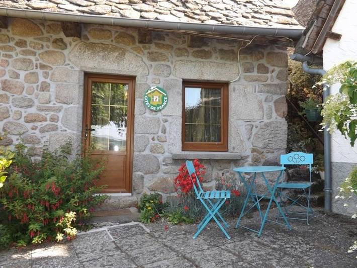Location de vacances pour 3 personnes, avec Terrasse et Jardin à Ladinhac