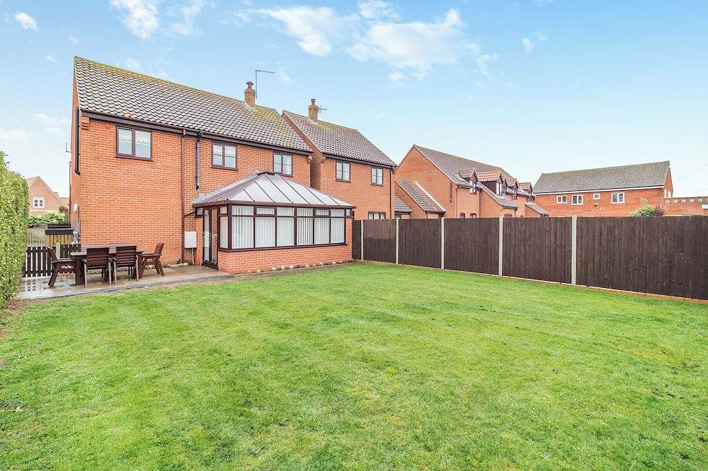 4 bedroom accommodation in Sea Palling in Sea Palling, The Broads