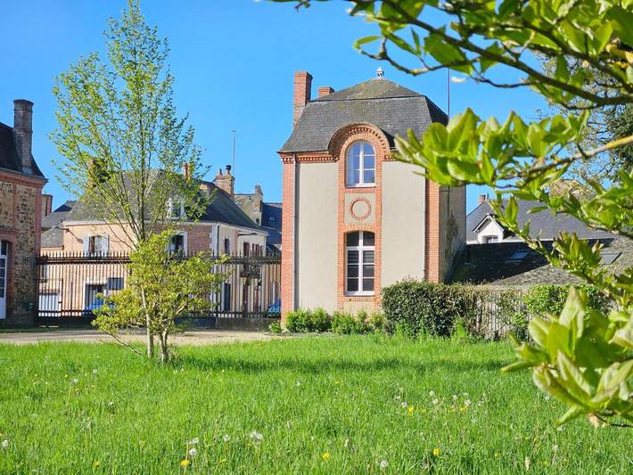 Maison de vacances pour 4 personnes, avec jardin et vue sur le lac ainsi que vue et piscine, animaux acceptés