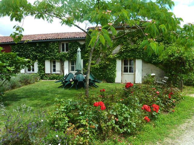Gîte pour 18 personnes, avec jardin ainsi que terrasse et piscine - 1