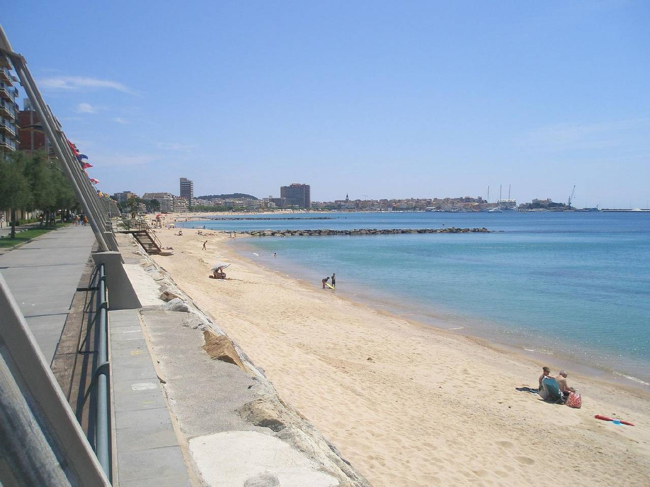 Ganze Ferienwohnung, Apartment am Park mit AC, Balkon und Strand in der Nähe in Calonge, Costa Brava