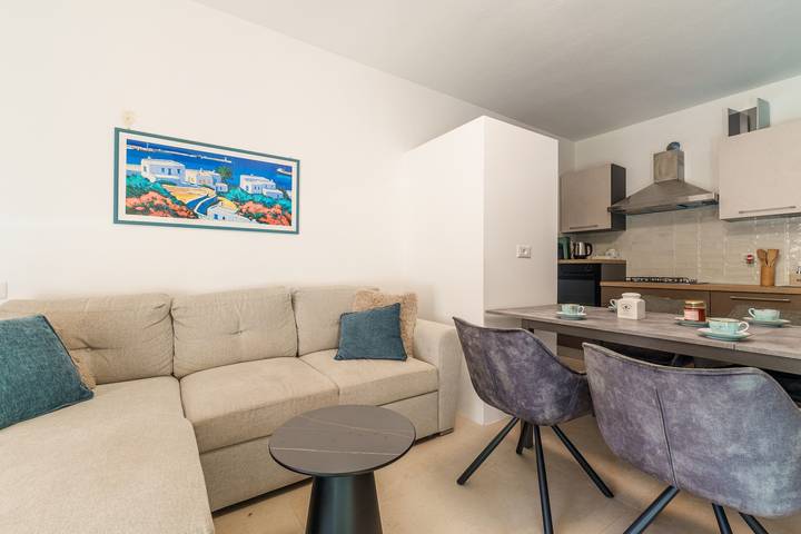 Ganze Wohnung, Ferienwohnung 'Finestra sul Parco' mit privater Terrasse, WLAN und Klimaanlage in Olbia, Costa Smeralda