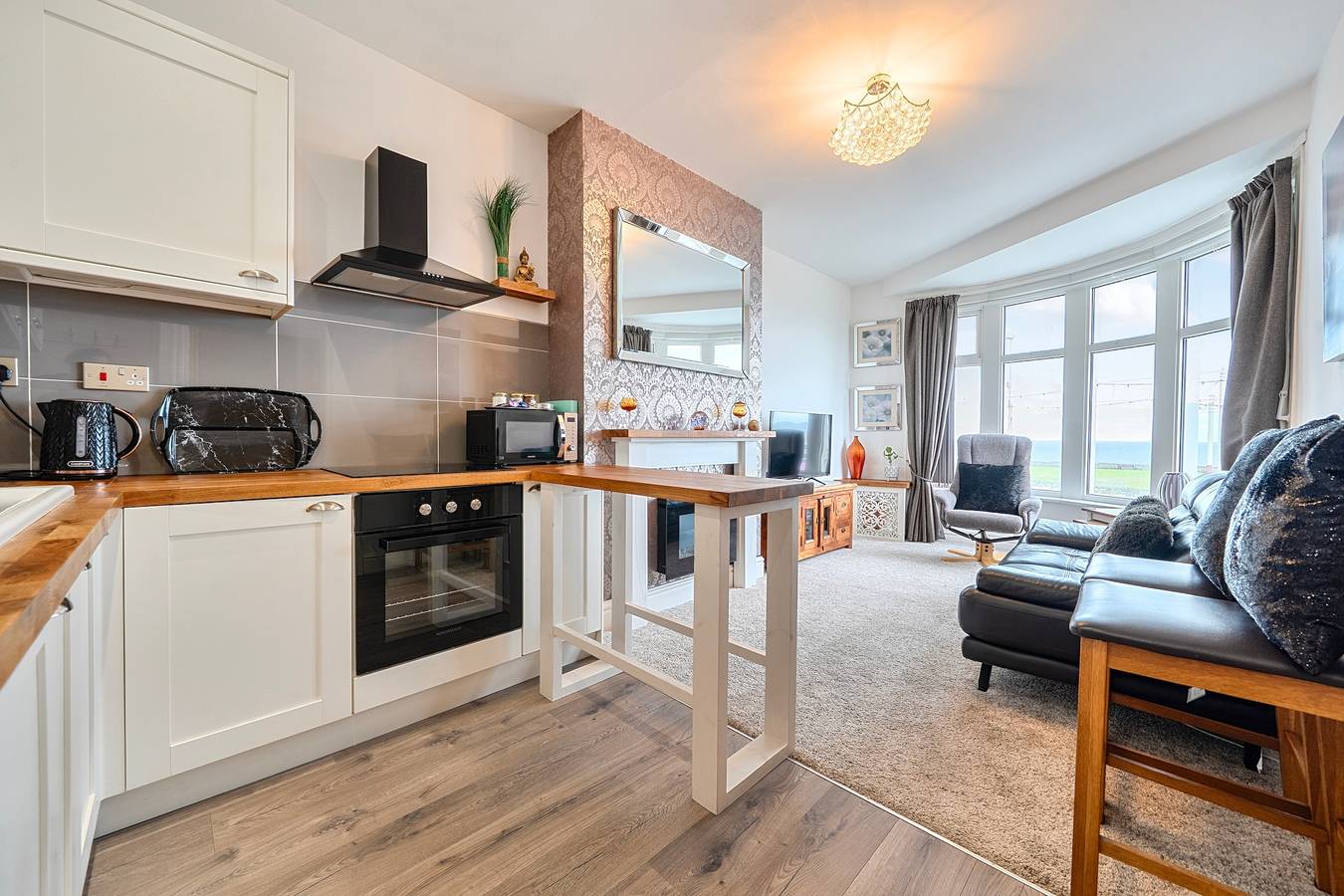 Entire holiday apartment, First Floor 2-bed Apartment with Sea View in Blackpool Pleasure Beach, North West England