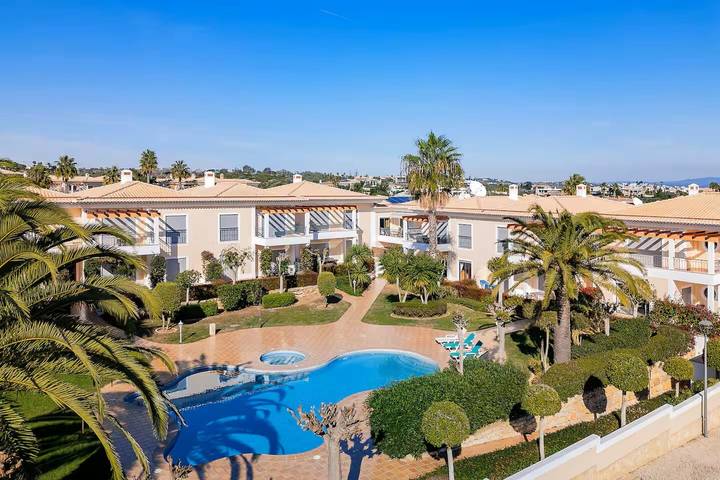 Apartment for 4 people, with terrace and pool as well as garden in Santa Maria