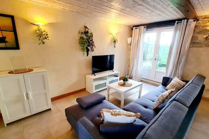 Location de vacances pour 5 personnes, avec terrasse ainsi que vue et jardin à Plumelec