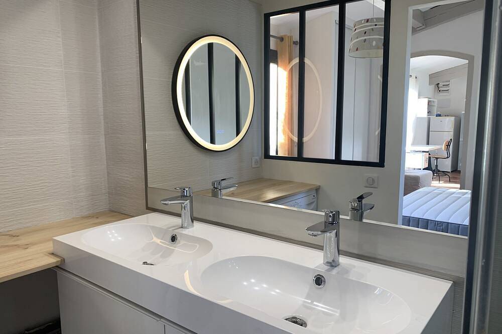 Appartement entier, Cosy 2 pièces rénové expo Sud Clim. terrasse & jardin privés Parking à 8mn D'Aix in Ventabren, Côte méditerranéenne (France)