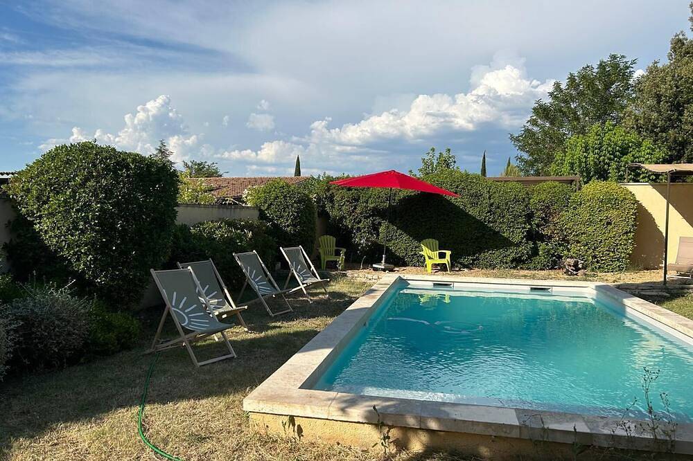 Beautiful renovated house, brazier pool, facing the luberon ideal for family and friends in Maubec, Parque natural regional del Luberon