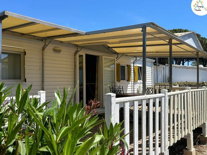 Camping pour 4 personnes, avec piscine et terrasse à Roquebrune-sur-Argens