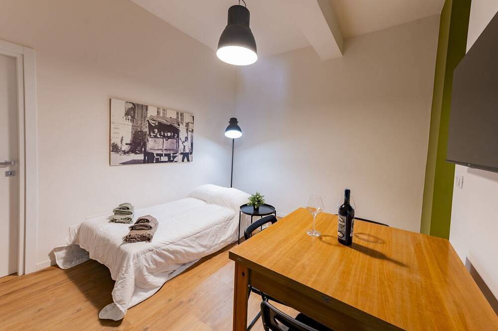 Entire apartment, Guesthost - Modern 60 sqm apartment, ideal for 4 people, located on the ground floor of a renovated single house Without a lift (one step to access it). The accommodation is located in Pescara Colli, in a quiet residential neighborhood, where you can enj in Pescara, Pescara Province