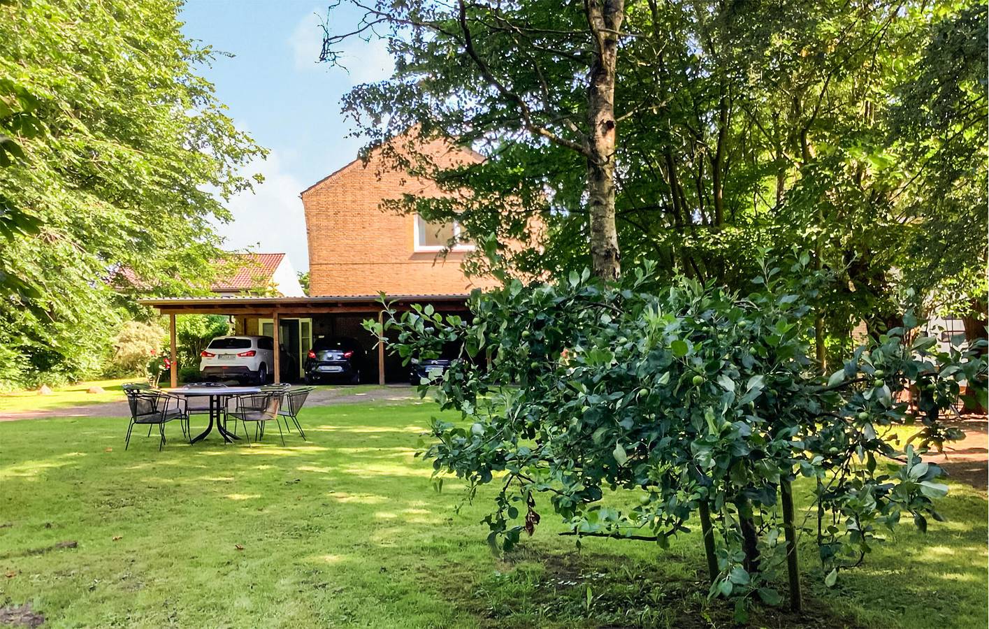Ganze Ferienwohnung, Scenic Garden Apt: Parkplatz, Aussicht, TV, Doppelbett - Nähe Fluss & Stadtzentrum! in Sankt Annen, Halbinsel Eiderstedt