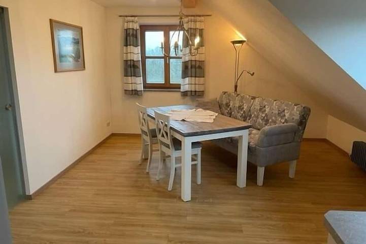 Ganze Wohnung, Gemütliche Ferienwohnung (45qm) im Dachgeschoss in Theisseil, Naturpark Nördlicher Oberpfälzer Wald