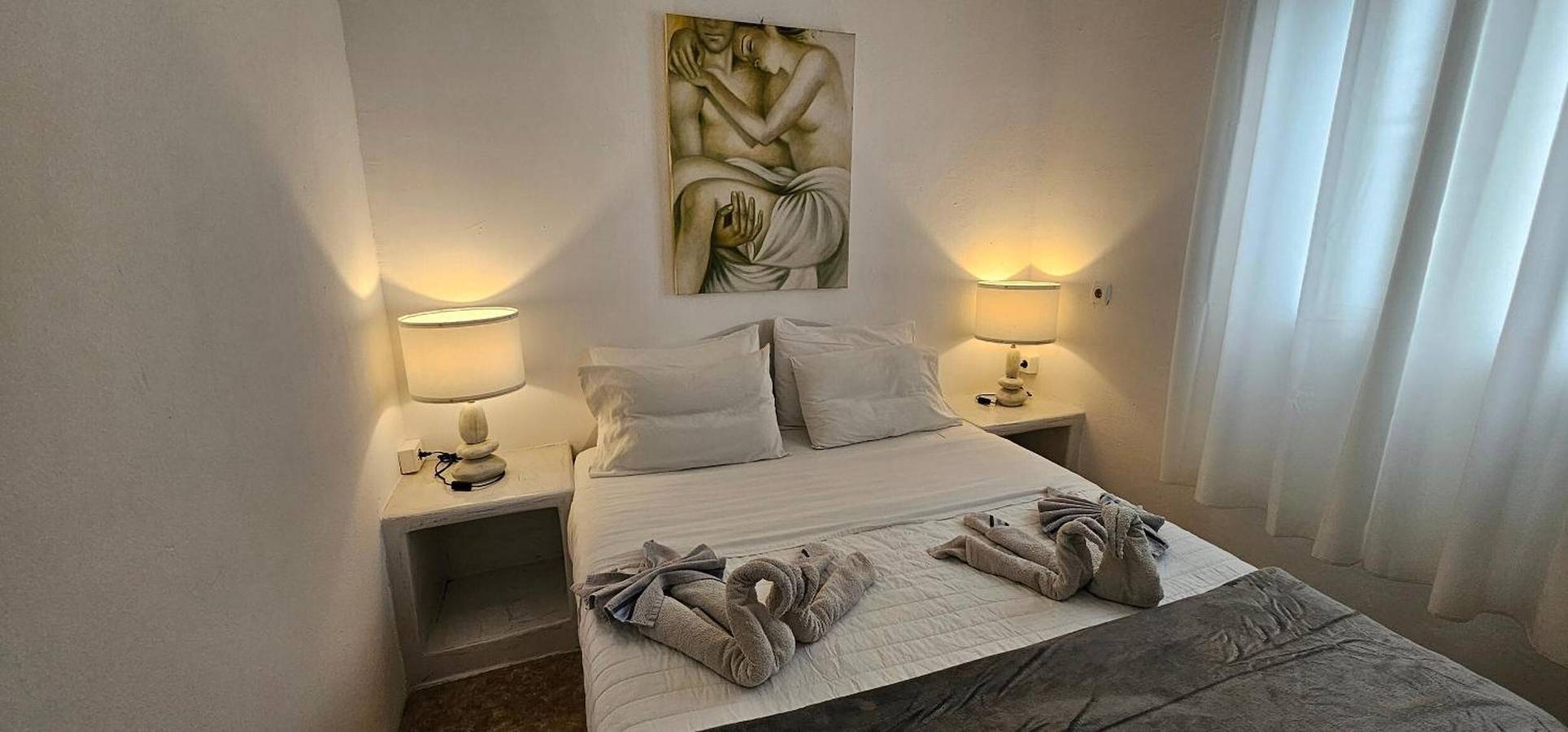 Apartamento entero, Apartamento de dos dormitorios con vistas a la montaña, Wi-Fi y aire acondicionado in Playa de Perivolos, Perissa