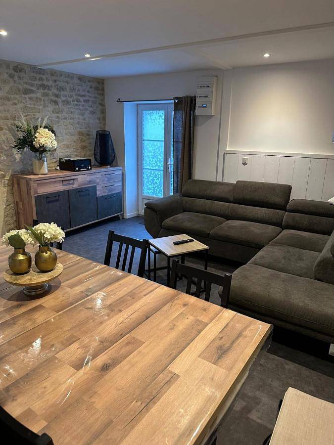 Four-Bedroom Holiday Home in Juaye-Mondaye, Région de Bayeux