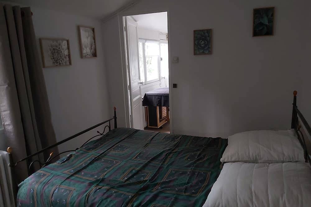 Single-storey house with courtyard and garden near Paris and Disneyland in Rosny-sous-Bois, Seine-Saint-Denis