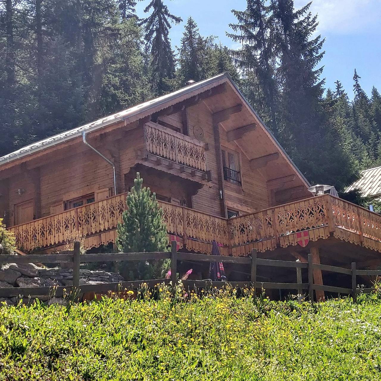 Appartement entier, Appartement 'Bas De Lout'Chi Valfréjus' avec vue sur la montagne, terrasse privée et Wi-Fi in Valfréjus, Modane