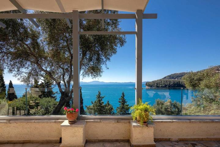 Villa für 4 Personen, mit Ausblick und Terrasse in Kalami