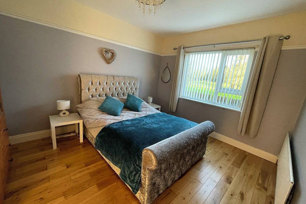 Spacious 4-bedroom house in charming Carrickfergus. in Carrickfergus, Grafschaft Antrim
