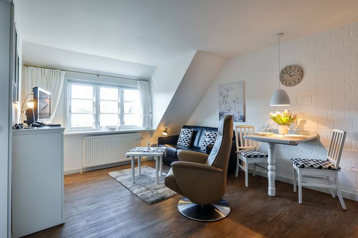 Ganze Wohnung, Helle Zwei Zimmer Wohnung mit hochwertigen Einbauten im Herzen von Hörnum. in Hörnum, Sylt
