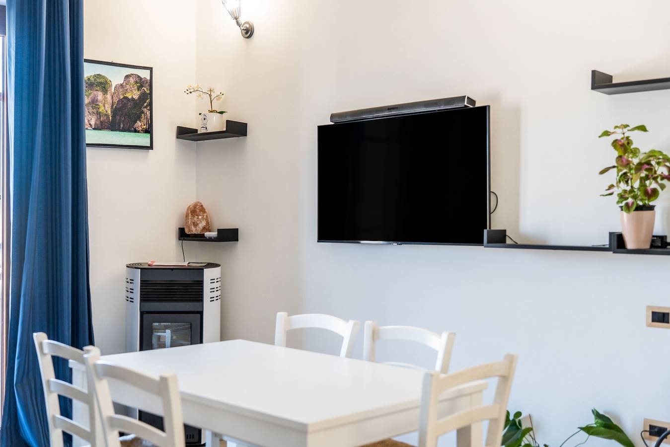 Apartamento entero, Apartamento 'Casacolombo' con Balcón, Wi-Fi y Aire Acondicionado in Quartu Sant'Elena, Campidano