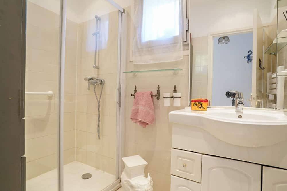 Stunning private villa with A/C, Wifi, private pool, Tv, terrace, pets allowed and parking in Mouans-Sartoux, Cannes region