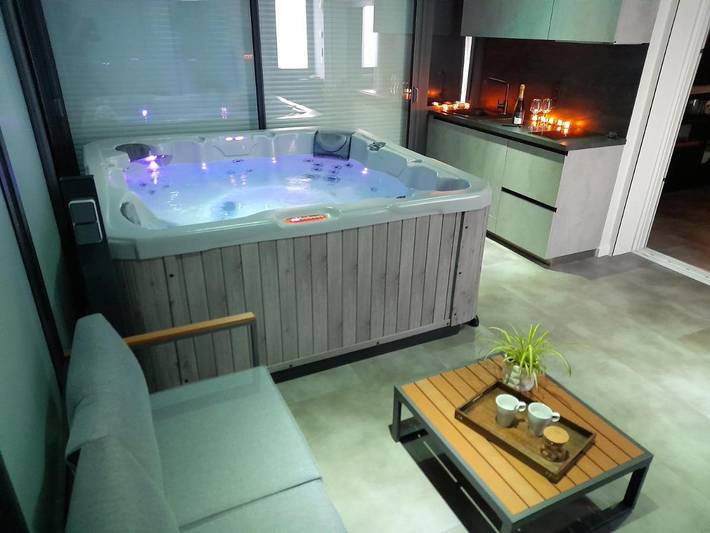 Maison d’hôte pour 2 personnes, avec jardin et piscine ainsi que vue et terrasse
