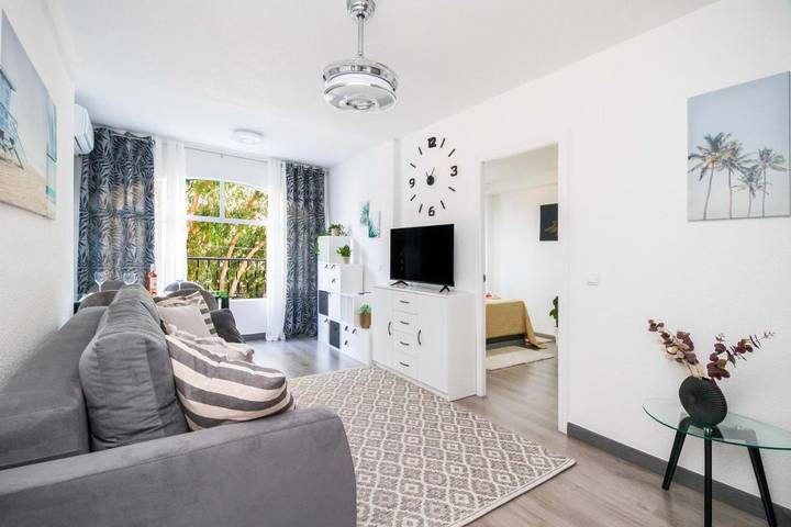 Gîte pour 4 personnes, avec piscine ainsi que jardin et vue dans Playa Flamenca