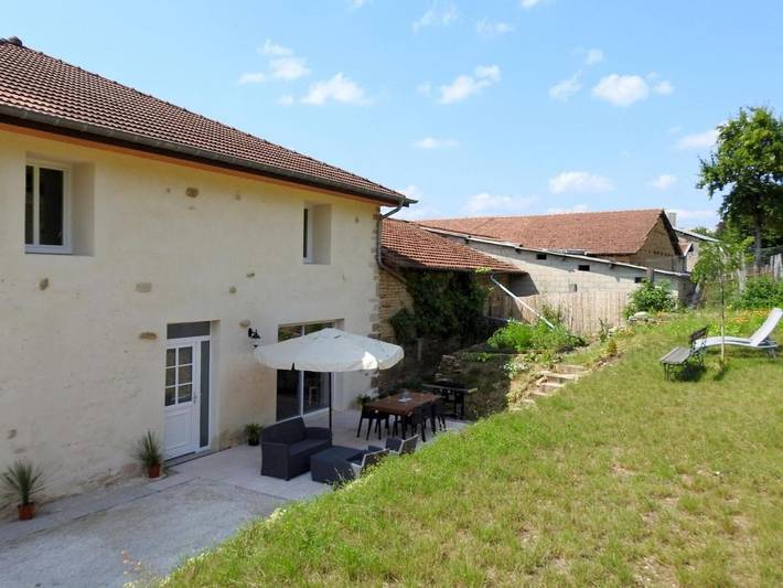 Location de vacances pour 6 personnes, avec terrasse et jardin dans Dommartin-le-Franc - 4