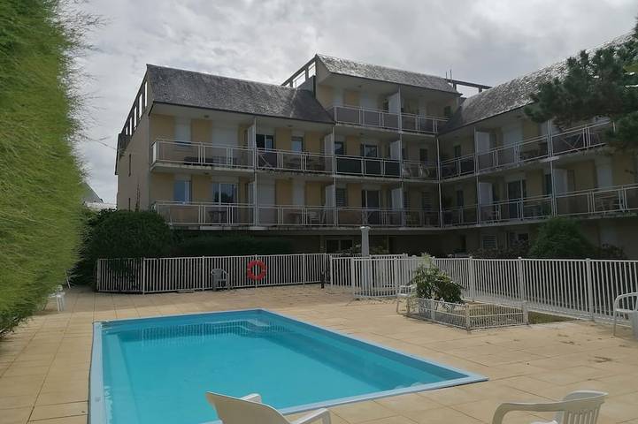 Ferienwohnung für 4 Personen, mit Balkon und Pool in Quiberon