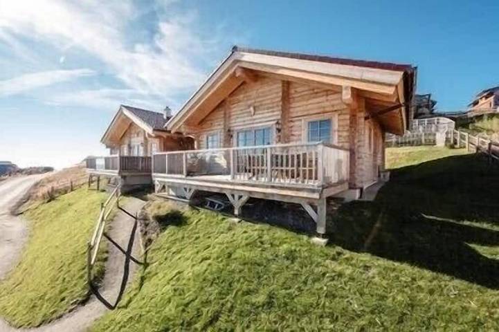 Cottage for 6 people, with balcony and garden as well as hot tub and sauna in Austria