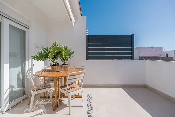 Hel lägenhet, Vacation Apartment 'Isabel 4' with Balcony, Wi-Fi and Air Conditioning in Guargacho, Arona