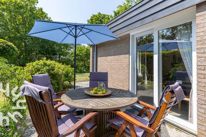 Bungalow voor 6 personen, met terras en tuin in Oostkapelle