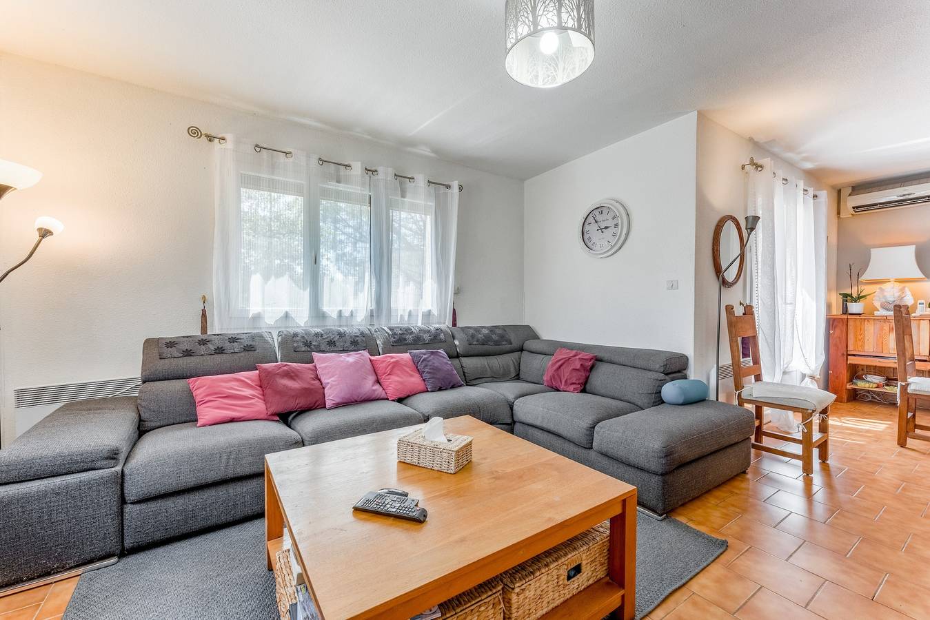 Villa 'L'Angloise' with Private Pool, Wi-Fi and Air Conditioning in Les Angles (Gard), Νιμ