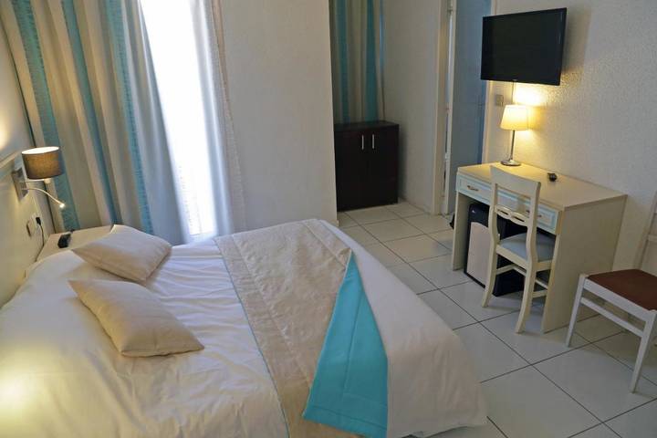 Hôtel pour 2 personnes, avec terrasse dans La Grande Plage (La Ciotat) - 3