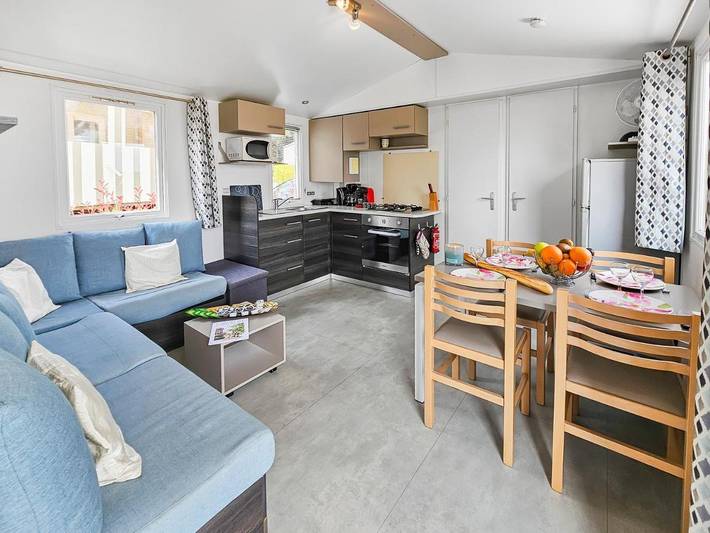 Camping pour 6 personnes, avec jacuzzi ainsi que jardin et piscine