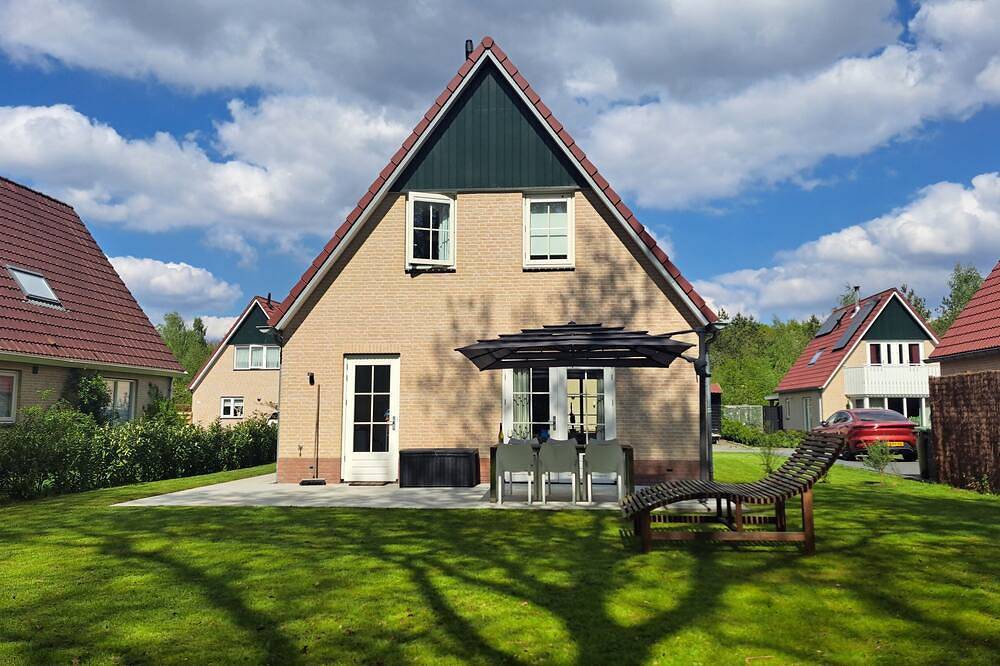 Wellness house directly at Drents-Friese Wold in Drenthe