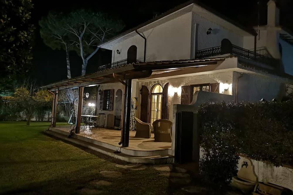 San Felice Circeo: Magnificent Villa in an exclusive residence on the sea with private access to beach in Torre Olevola, Agro Pontino