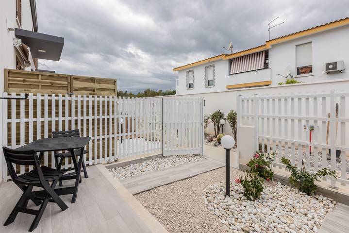 Appartamento intero, Pula Comfy Apartment w/ Private Parking in Pula Cagliari, Pula e dintorni
