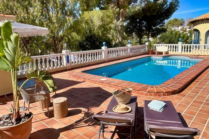 Chalet para 6 personas, con piscina y jardín, Familias con niños en Marina Baja - 4