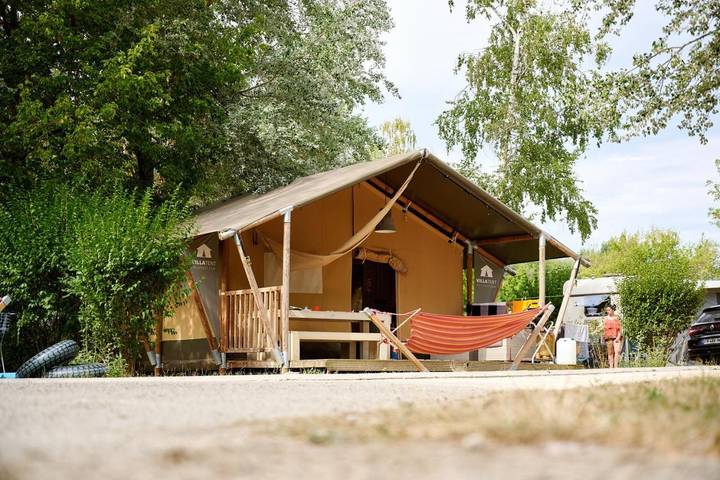 Tente pour 5 personnes, avec jardin et piscine ainsi que vue et bassin pour enfant dans l' Aube - 2