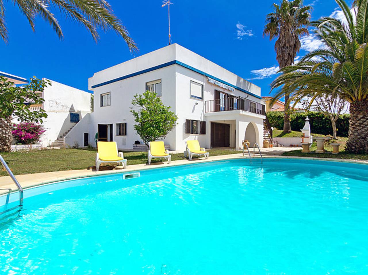 Casa de Campo 'Ivone' com Vista Mar, Piscina Privada e Wi-Fi in Praia da Rocha, Portimão