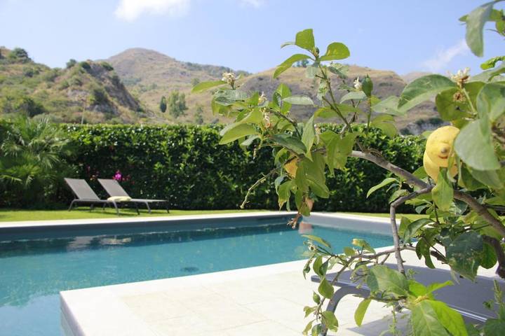 Villa per 5 persone, con Balcone e Idromassaggio nonché Terrazza e Giardino a Castelmola