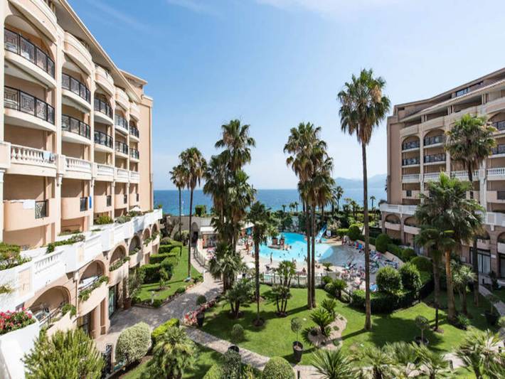 Gîte pour 6 personnes, avec balcon et piscine, adapté aux familles dans Office De Tourisme Cannes La Bocca - 2