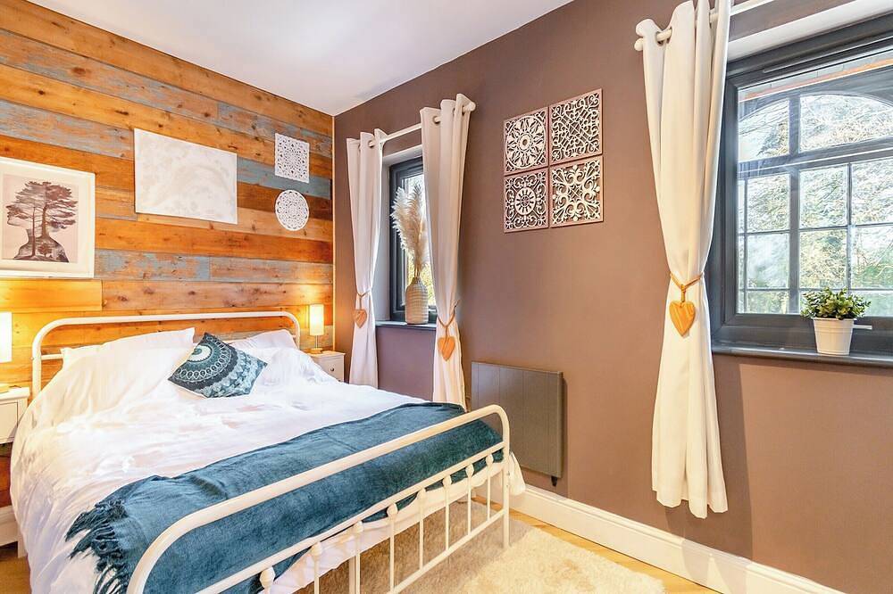 2 bedroom accommodation in Goodwick, near Fishguard in Goodwick, Pembrokeshire