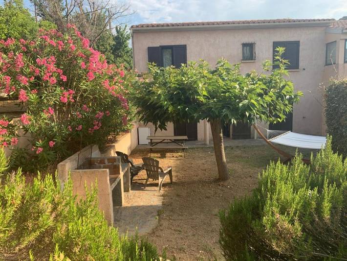 Gîte pour 2 personnes, avec vue et jardin à Pianottoli-Caldarello