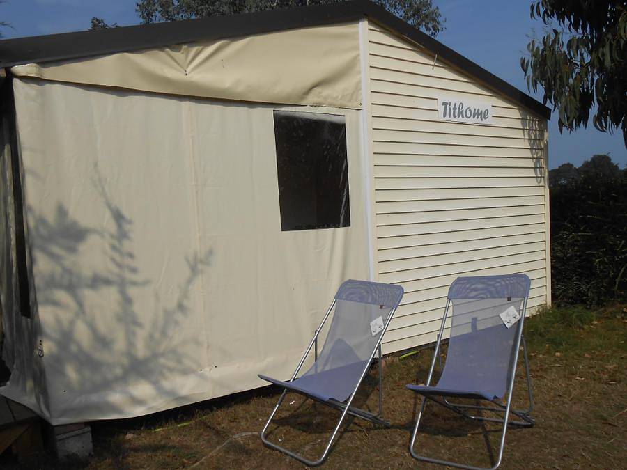 Camping Le Panoramic - Tente en toile et en bois 5 personnes - Tithome 25m² 2 chambres - Pas De Wc Et Salle De Bain in Binic, Côte de Goëlo