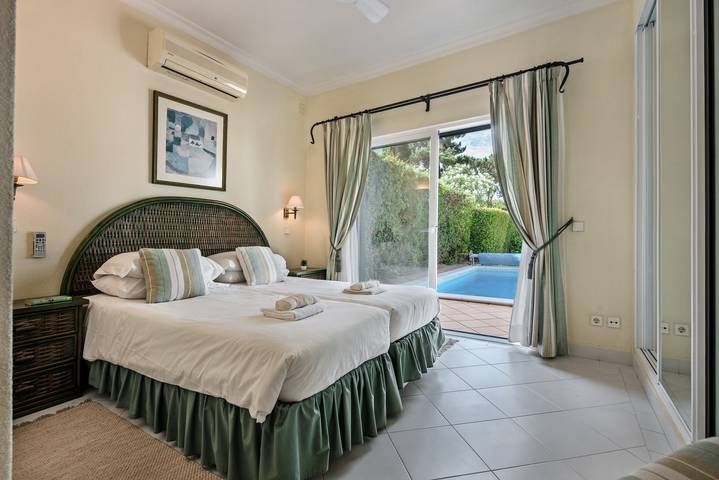 Villa "Mng Elliott 52" com piscina privada e Wi-Fi in Vale do Lobo, Almancil