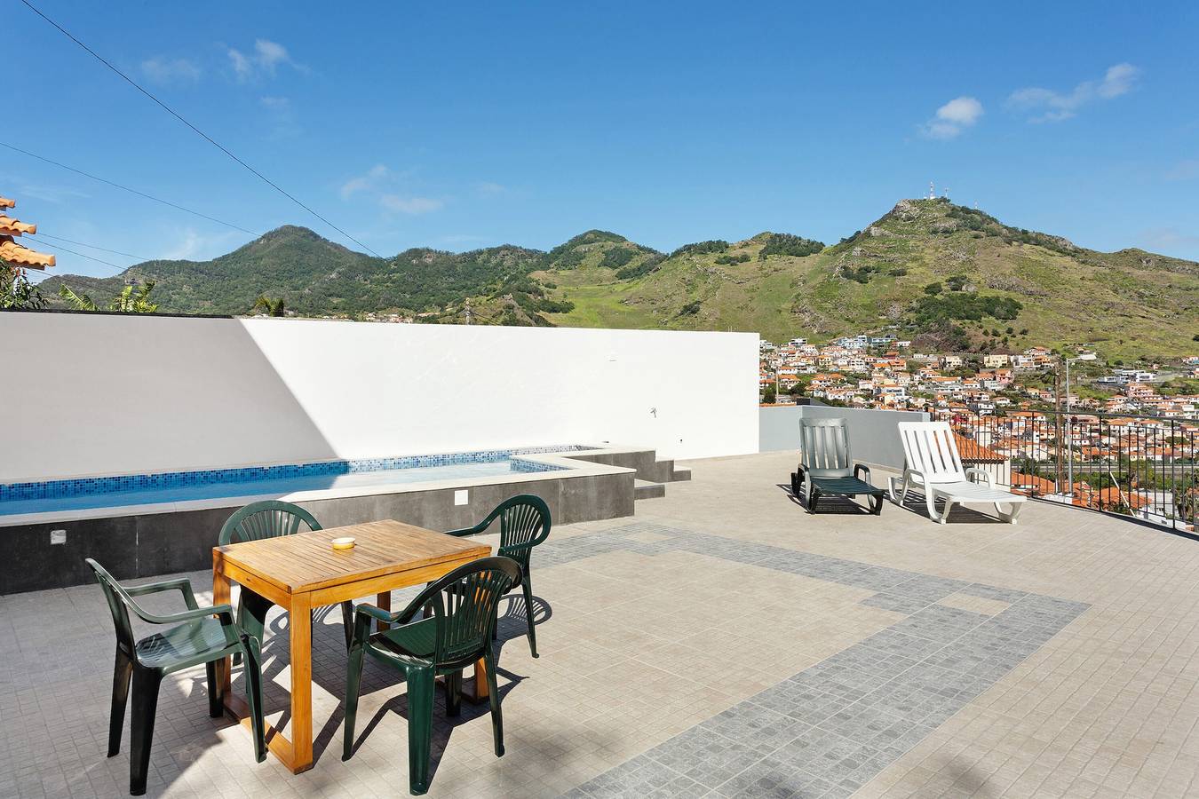 Villa "Casa Da Pontinha" com vista para o mar, jardim privado, piscina exterior e Wi-Fi in Machico, Madeira
