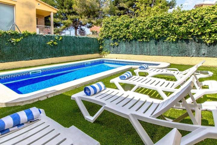 Casa rural para 8 personas, con Terraza además de Jardín y Piscina en Calafell - 2