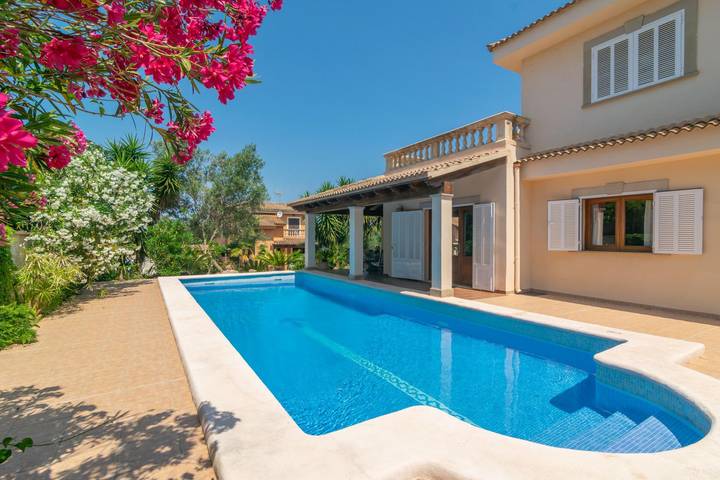 Villa pour 8 personnes, avec Terrasse à Son Serra de Marina